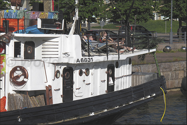 Pietari Fjord, access to the ferry docks and houseboat mooring