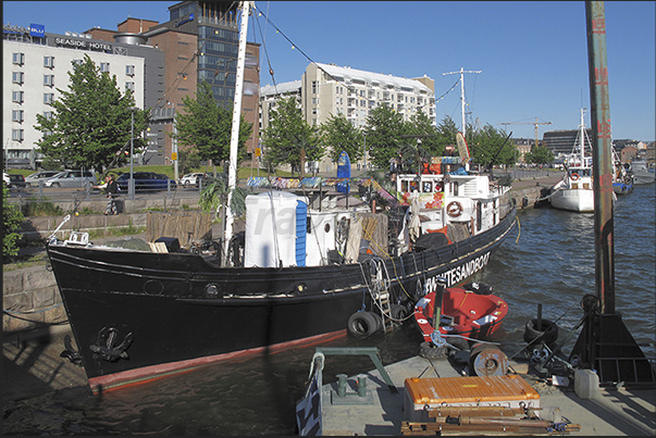 Pietari Fjord, access to the ferry docks and houseboat mooring Pietari Fjord, access to the ferry docks and houseboat mooring
