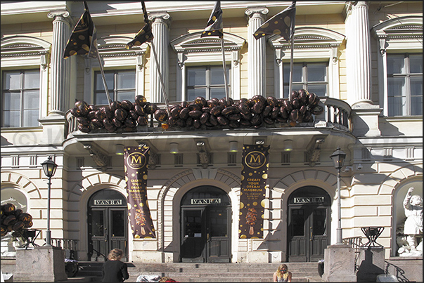 Palaces on avenue Aleksanterinkatu near the Stockmann shopping center