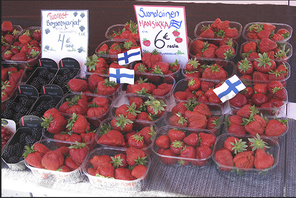 Market stall on the harbor square of Kauppatori Market stall on the harbor square of Kauppatori