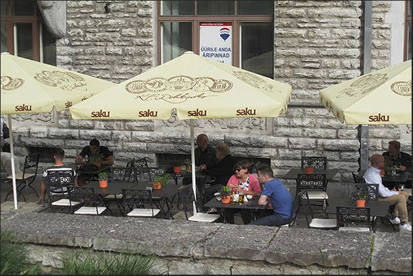 The restaurant area near the Town Hall square