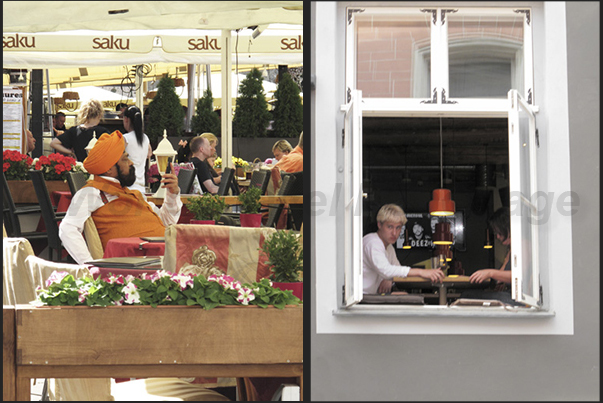 The restaurant area near the Town Hall square