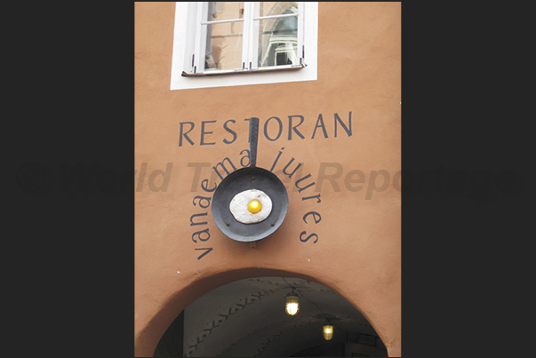 The restaurant area near the Town Hall square