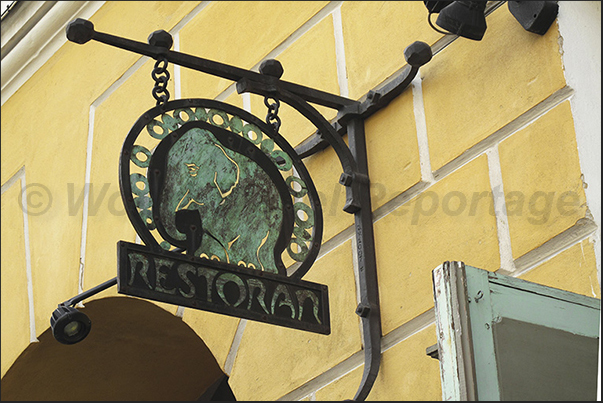 The restaurant area near the Town Hall square