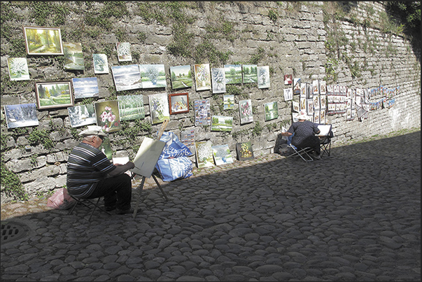 Street artists along the great wall to protect the medieval village Street artists along the great wall to protect the medieval village