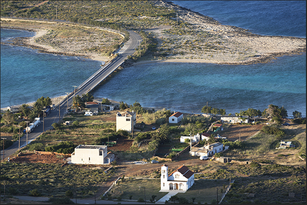 The bridge that connects the village of Dhiakofti with the island of Makrykythira. The bridge that connects the village of Dhiakofti with the island of Makrykythira.