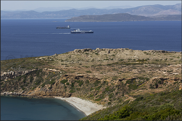 Routsounoniso beach and, on the horizon, Cape Akrotiri and the Peloponnese coast Routsounoniso beach and, on the horizon, Cape Akrotiri and the Peloponnese coast