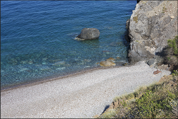 Fyri Amnos beach, south east coast near the village of Kalamos Fyri Amnos beach, south east coast near the village of Kalamos
