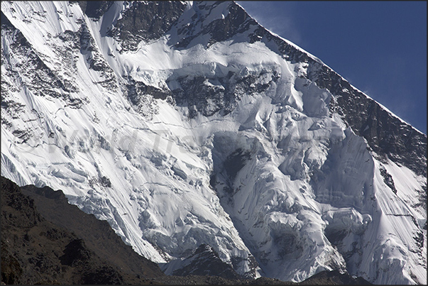 One of the glaciers of the massif of Mount Ama Dablam (6814 m) One of the glaciers of the massif of Mount Ama Dablam (6814 m)