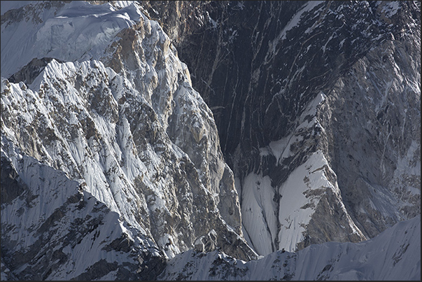 The steep walls of Mount Nuptse (7864 m) The steep walls of Mount Nuptse (7864 m)