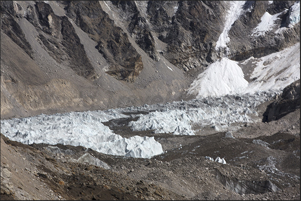 The valley of the Everest Base Camp (5364 m), view from the top of Mount Kala Patthar (5550 m) The valley of the Everest Base Camp (5364 m), view from the top of Mount Kala Patthar (5550 m)