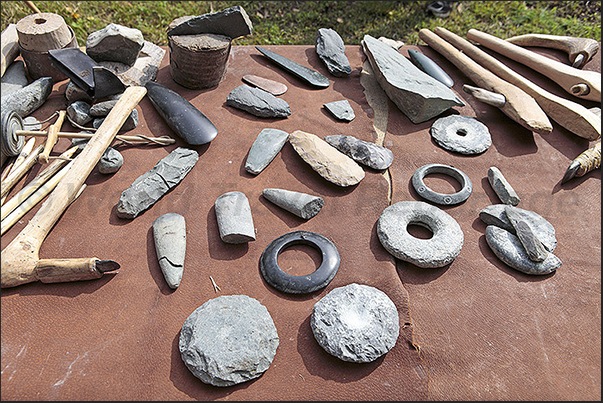 Villarbasse. Experimentation field. Examples of tools to work on stone and some honed and perforated stones Villarbasse. Experimentation field. Examples of tools to work on stone and some honed and perforated stones