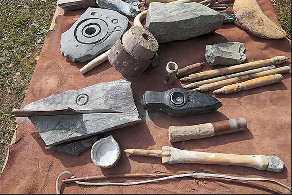 Villarbasse. Experimentation field. Tools used to work and to drill the stone Villarbasse. Experimentation field. Tools used to work and to drill the stone