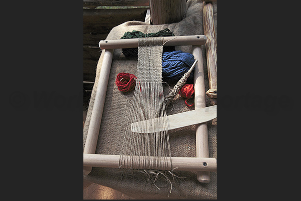 Villarbasse. Experimentation field. A small frame for weaving Villarbasse. Experimentation field. A small frame for weaving