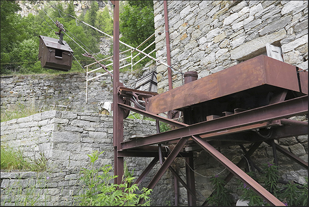 Village of Niel 1540 m. Cableway for the transport of food to the isolated houses near the alpine pastures