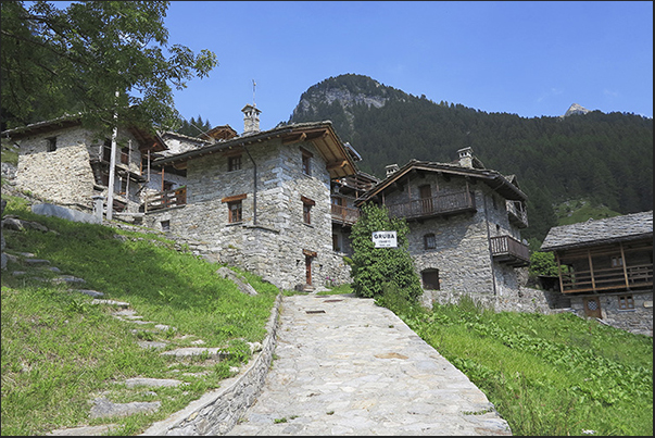 Village of Gruba (1550 m) Village of Gruba (1550 m)