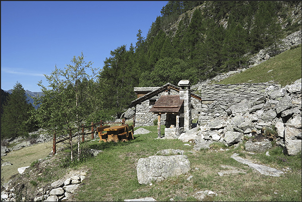Along the footpaths you will find many alpine houses some well-preserved and inhabited by shepherds Along the footpaths you will find many alpine houses some well-preserved and inhabited by shepherds