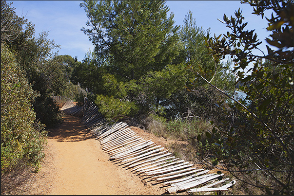 The coastal trail continues past the beach of Estagnol The coastal trail continues past the beach of Estagnol