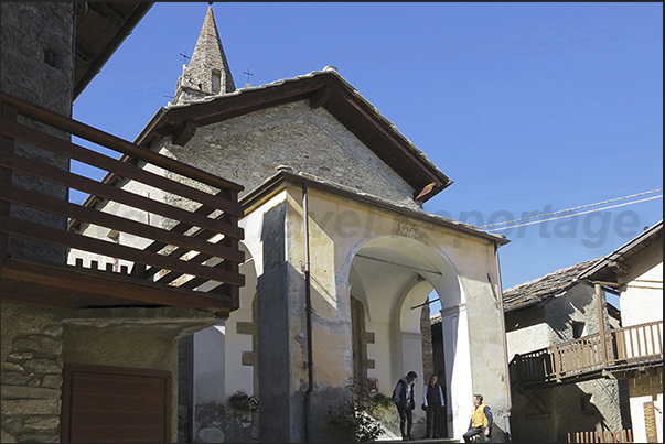 The little church of Chateau Beaulard (1387 m)