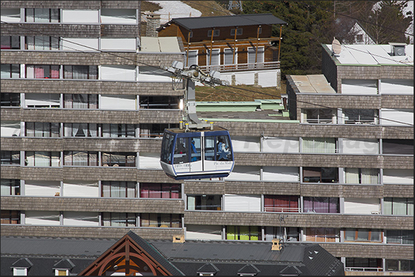 Departure of the first section of the cable car from La Mongie, towards Pic du Midi de Bigorre Departure of the first section of the cable car from La Mongie, towards Pic du Midi de Bigorre