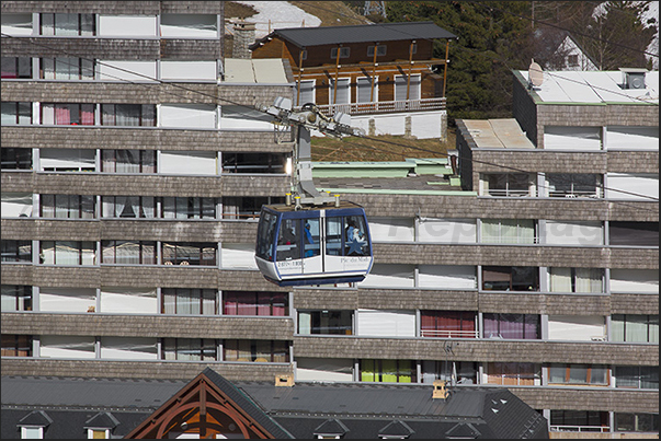 Departure of the first section of the cable car from La Mongie, towards Pic du Midi de Bigorre