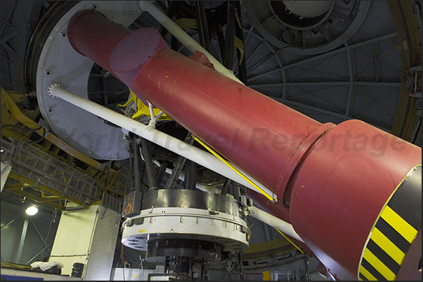 The telescope of 2 m of diameter, in the dome Bernard Lyot, the highest tower of the astronomical center