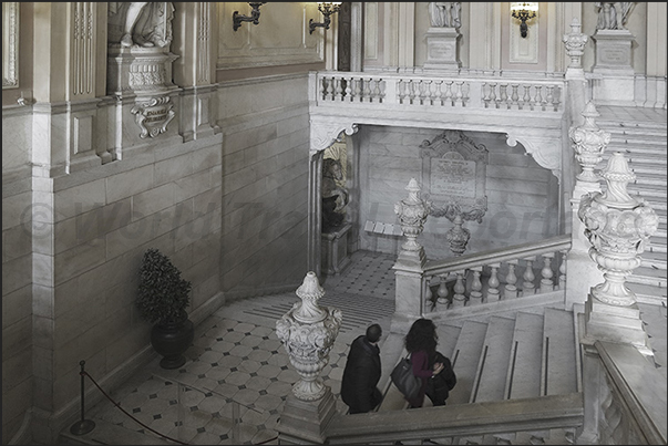 Marble staircase of the sixteenth century. Access to the Royal Palace rooms Marble staircase of the sixteenth century. Access to the Royal Palace rooms