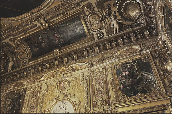Hall of the hearings. The ceiling decorations are dated 17th century Hall of the hearings. The ceiling decorations are dated 17th century
