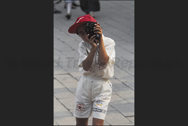 A small tourist looking for subjects in Xian temples