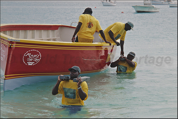 Having no drift, the boat is balanced with ballast of lead placed on the bottom