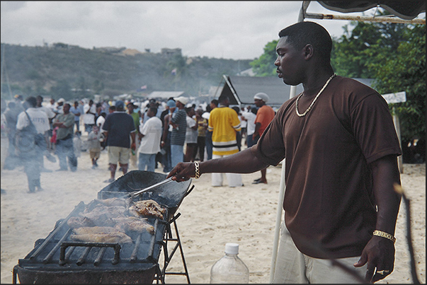 Before the start of the regatta, the public, composed by the families of the crews, crowds the beach Before the start of the regatta, the public, composed by the families of the crews, crowds the beach