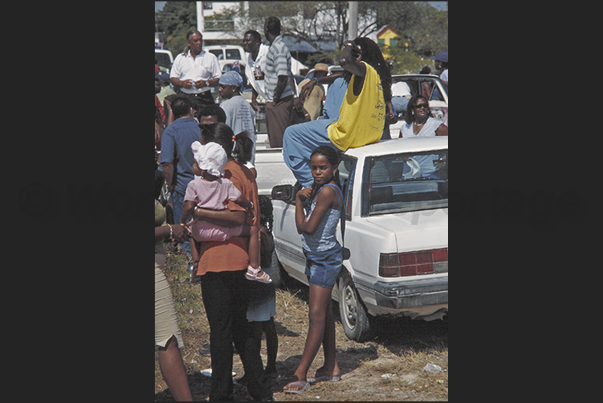 Each village follows its own boat around the island creating a great ferment and incitement of the crews along the coasts