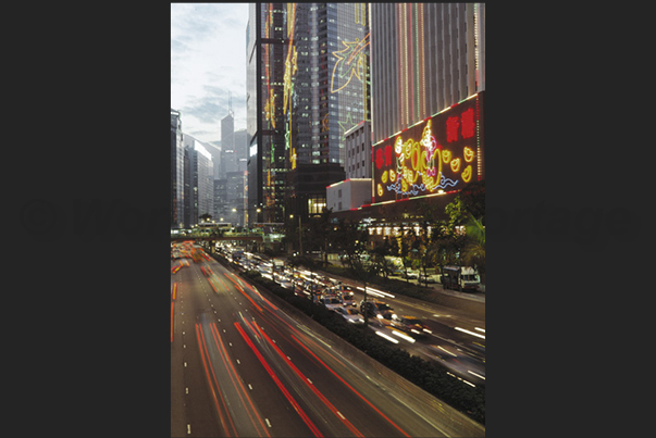 In the evening the traffic increases but the trams have their preferential line and quickly avoid the traffic jams of the cars In the evening the traffic increases but the trams have their preferential line and quickly avoid the traffic jams of the cars