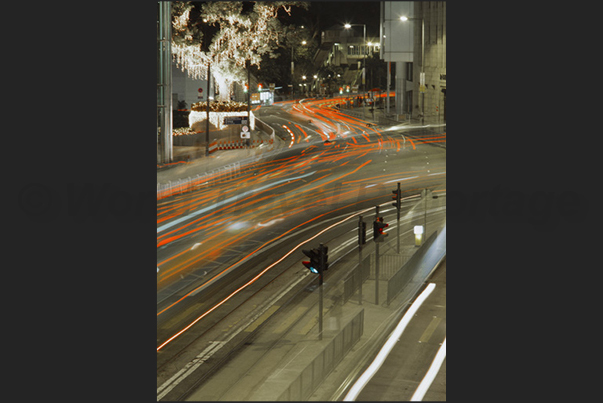 In the evening the traffic increases but the trams have their preferential line and quickly avoid the traffic jams of the cars