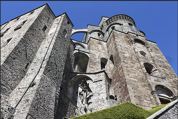 Architectural details from the Middle Ages on the eastern side of the abbey