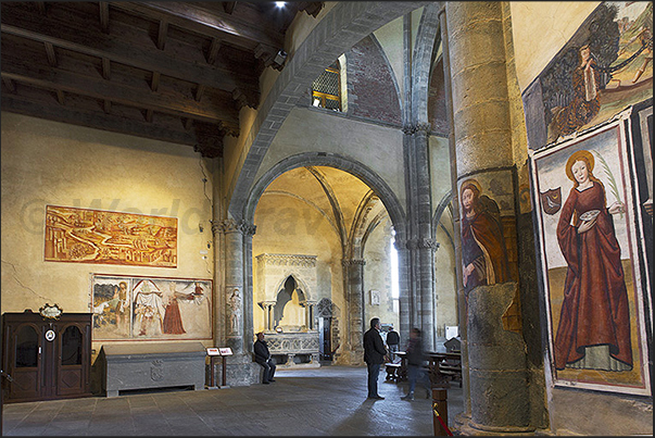 The Old Choir with precious paintings and the tombs of some princes of Savoy House The Old Choir with precious paintings and the tombs of some princes of Savoy House