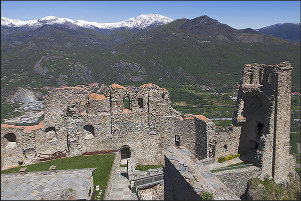 The ruins of the castle to protect the abbey