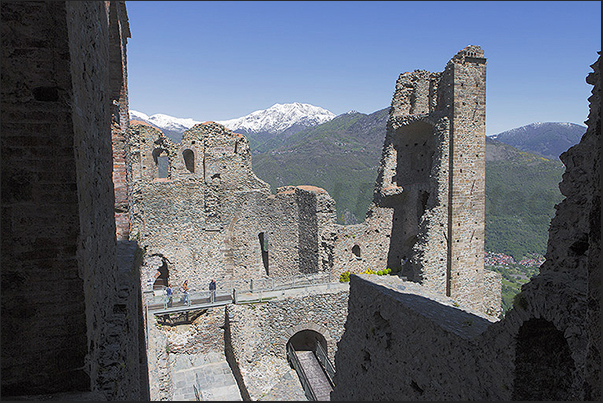 Bella Alda tower. A legend tells that a girl fell from the tower remaining unharmed. For vanity, she wanted to try again and died Bella Alda tower. A legend tells that a girl fell from the tower remaining unharmed. For vanity, she wanted to try again and died