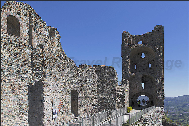 Bella Alda tower. A legend tells that a girl fell from the tower remaining unharmed. For vanity, she wanted to try again and died Bella Alda tower. A legend tells that a girl fell from the tower remaining unharmed. For vanity, she wanted to try again and died