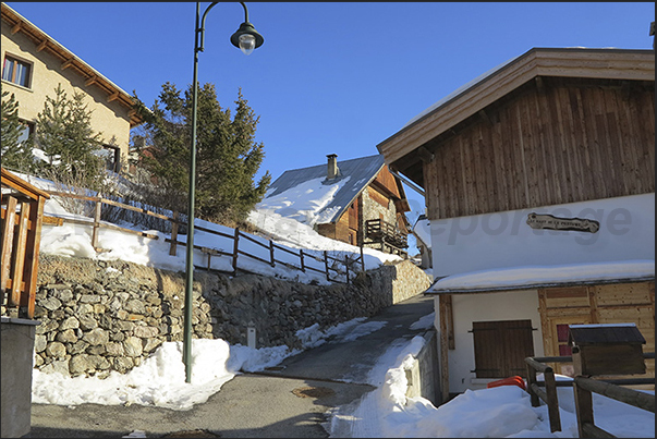 Glimpses of the village of Sainte Catherine (1790 m). Just above the village of Sainte Marie (1650 m)