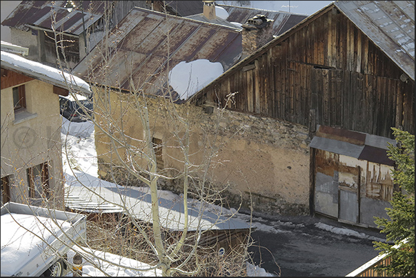 Glimpses of the village of Sainte Catherine (1790 m)