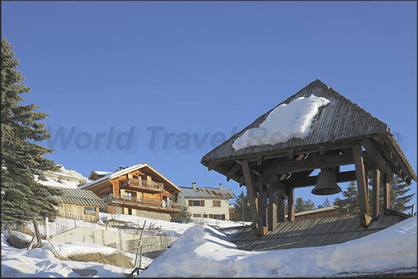 Glimpses of the village of Sainte Catherine (1790 m). Just above the village of Sainte Marie (1650 m)