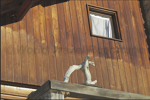 Glimpses of the village of Sainte Catherine (1790 m)