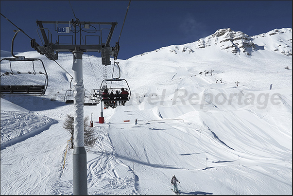 The slopes of the chairlift leading to the Col de Crevoux (2530 m) The slopes of the chairlift leading to the Col de Crevoux (2530 m)