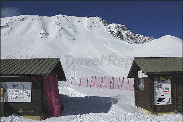 Speed skiing slope. First 400 m used to gain speed, the speed is measured on the next 100 m, last 500 m are used to stop Speed skiing slope. First 400 m used to gain speed, the speed is measured on the next 100 m, last 500 m are used to stop