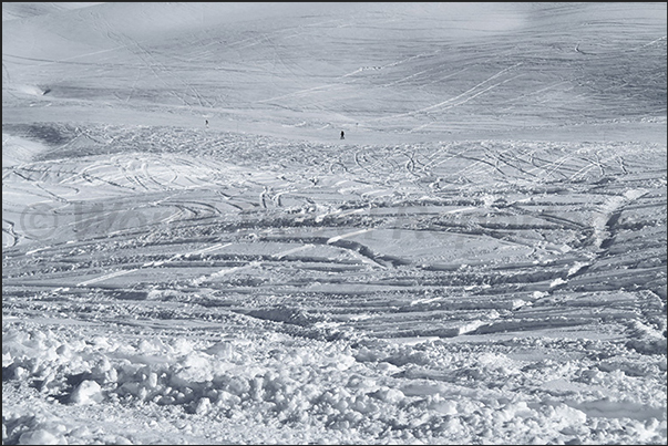 Slopes and off-piste on the mountain side of Risoul village