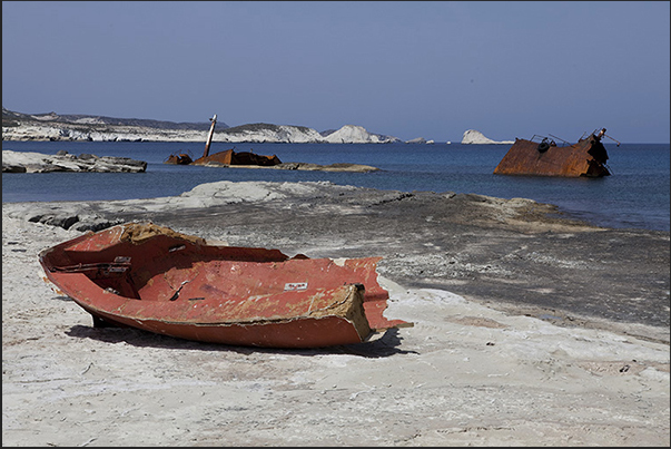 Rocky beaches of Sarakinikos. The remains of a shipwreck Rocky beaches of Sarakinikos. The remains of a shipwreck