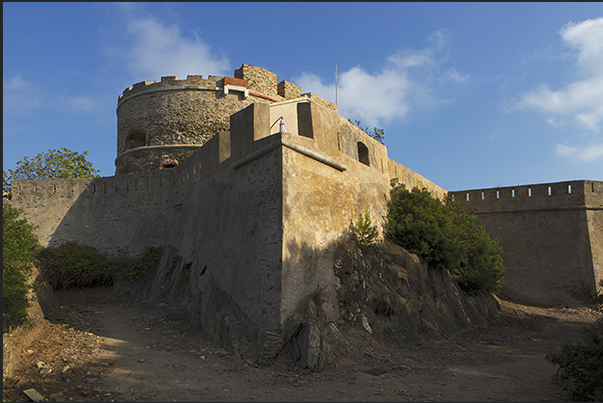 Estissac Fortress (XVII century) Estissac Fortress (XVII century)