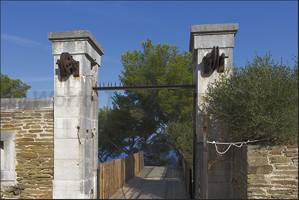 Estissac Fortress (XVII century). Entrance with drawbridge