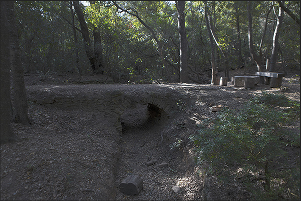 Path leading to Fort de Point Man near the Sardiniere